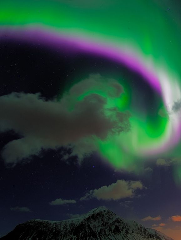 One shot northern lights picture. Skagsanden beach, Flakstad, Lofoten, Norway